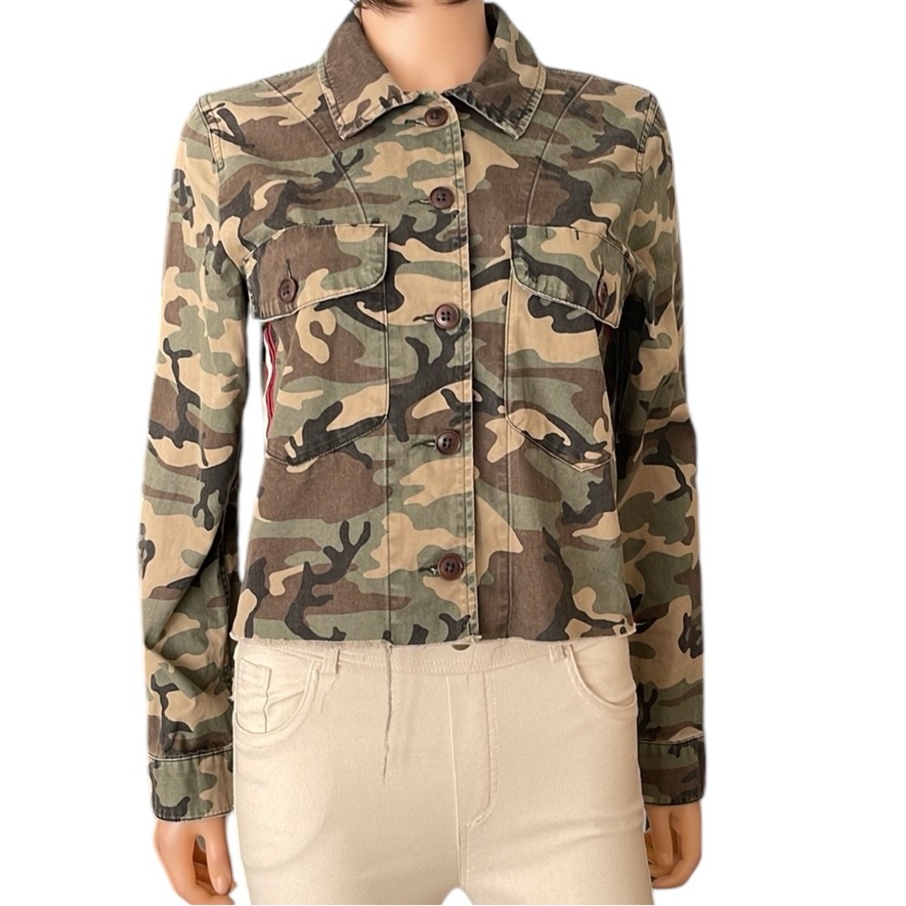 Abercrombie & Fitch camouflage raw hem cropped jacket